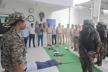 सीकर: खाटूश्यामजी मंदिर में सुरक्षा अभ्यास, मॉक ड्रिल के दौरान ERT ने आतंकियों को किया ढेर IMG 20250822 22025824