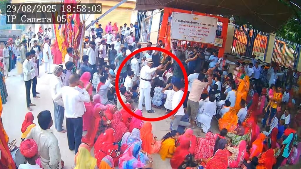 क्या सच में हथियार लेकर पहुंचे श्रद्धालु ?जसोलधाम में मचा हंगामा... 1001349971