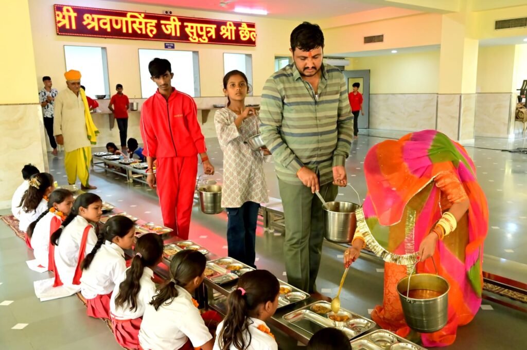 द्वादशी पर जसोलधाम में उमड़ा श्र‌द्धा एवं आस्था का संगम, छप्पन भोग का भव्य अर्पण, भक्तों ने की पुजा अर्चना 1001363151