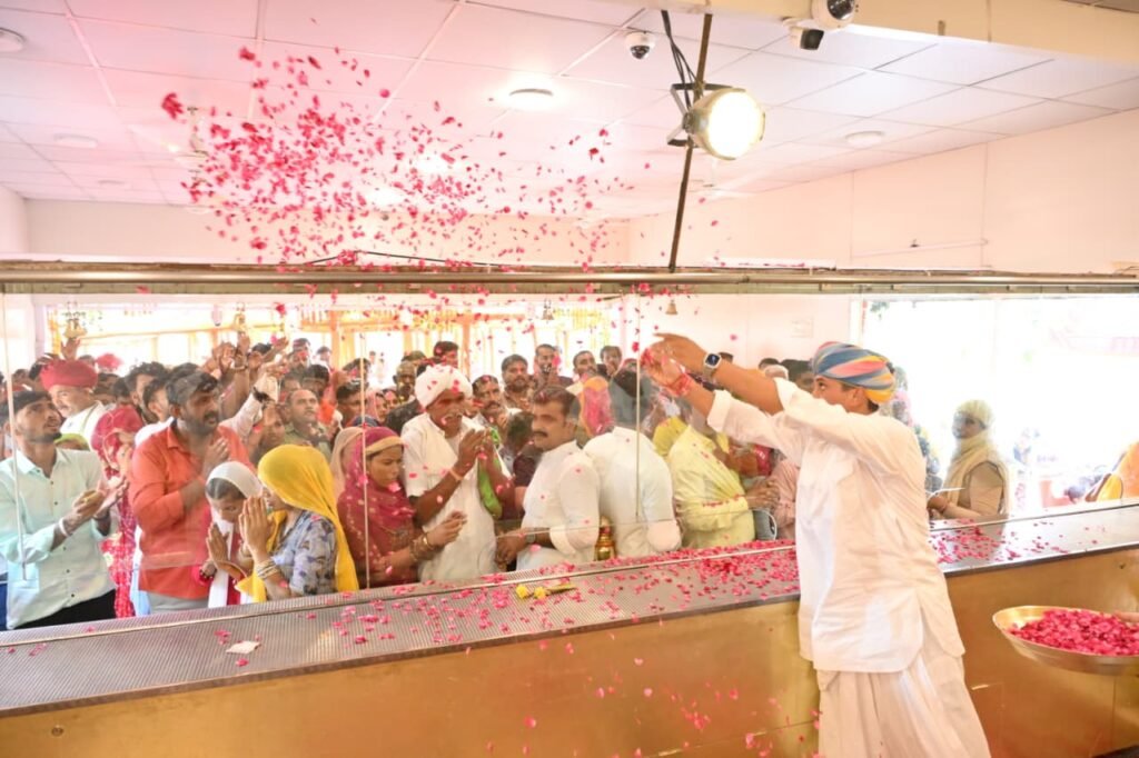 आस्था, श्रद्धा और भक्ति के केंद्र जसोलधाम में त्रयोदशी पर्व पर उमड़ा भक्तों का सैलाब 3 आस्था, श्रद्धा और भक्ति के केंद्र जसोलधाम में त्रयोदशी पर्व पर उमड़ा भक्तों का सैलाब 1001368206