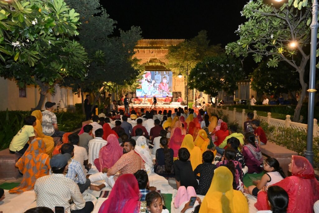 जसोलधाम परिसर में आयोजित रात्रि जागरण में भजन गायकों ने बांधा समां , मन्दिर में गूंजे भजनों के स्वर 1001372305