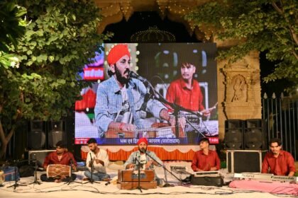 जसोलधाम परिसर में आयोजित रात्रि जागरण में भजन गायकों ने बांधा समां , मन्दिर में गूंजे भजनों के स्वर IMG 20250906 WA0042