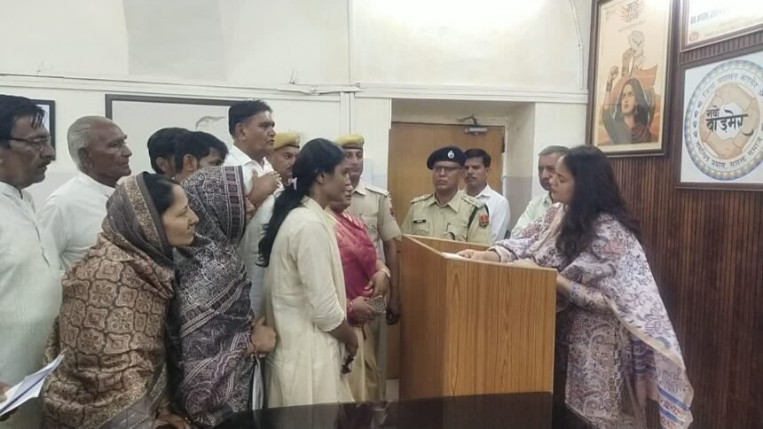 पति-पत्नी पर थाने में बरसे लात-घूंसे और बेल्ट-डंडे, बेटी को कमरे में बंद कर पीटा… कलेक्टर टीना डाबी भी रह गईं हैरान IMG 20250917 WA0036