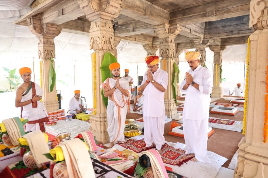 जसोलधाम में शारदीय नवरात्रा पर्व का शुभारंभ,विधि-विधान से हुई घट स्थापना, भक्तों की लगी लंबी कतारें IMG 20250922 WA0051