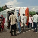 बालोतरा में दर्दनाक सड़क हादसा: बस-कार की भिड़ंत में दंपती और बेटे की मौत, 23 यात्री घायल IMG 20250930 220423