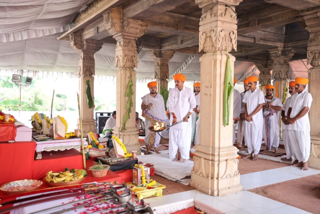 विजयादशमी पर्व पर जसोलधाम में पारंपरिक विधि-विधान एवं वैदिक मंत्रोच्चारण के साथ सम्पन्न हुआ शस्त्र पूजन 1001484993