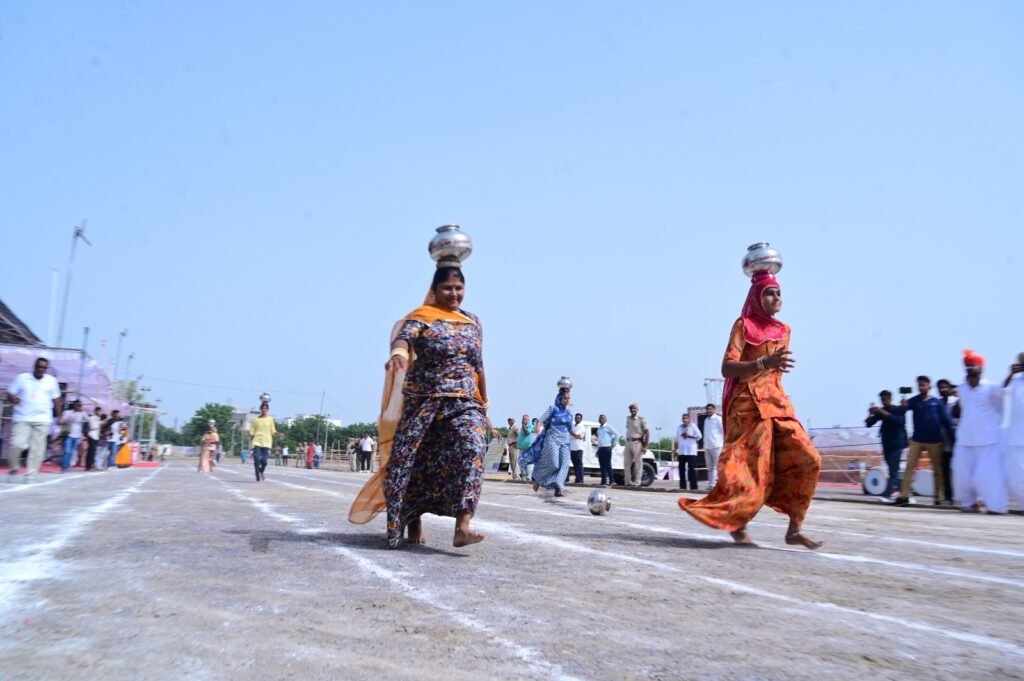 थार महोत्सव का रंगारंग आगाज: रंग रेगिस्तान की थीम पर शोभायात्रा के साथ दो दिवसीय थार महोत्सव की शुरूआत 1001512892