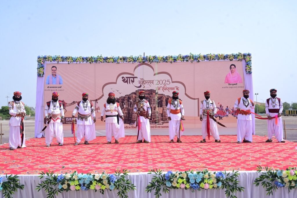 थार महोत्सव का रंगारंग आगाज: रंग रेगिस्तान की थीम पर शोभायात्रा के साथ दो दिवसीय थार महोत्सव की शुरूआत 1001512897