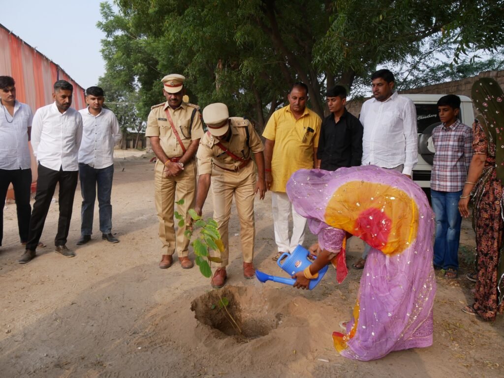 पुलिस अधीक्षक कार्यालय में पुलिस शहीद दिवस कार्यक्रम आयोजित, जवानों, सेवानिवृत अधिकारी/कर्मचारीगण एवं शहीदों के परिवारजन ने पुष्प अर्पित कर दी श्रद्धांजलि 1001564645