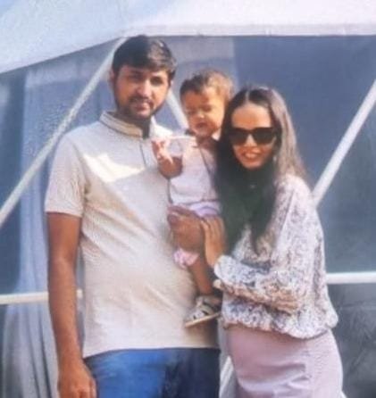 भारतमाला एक्सप्रेस-वे पर दर्दनाक सड़क हादसा: पति-पत्नी और मासूम बेटी की मौत, सूरत लौटते समय हुआ हादसा.... 1001591330