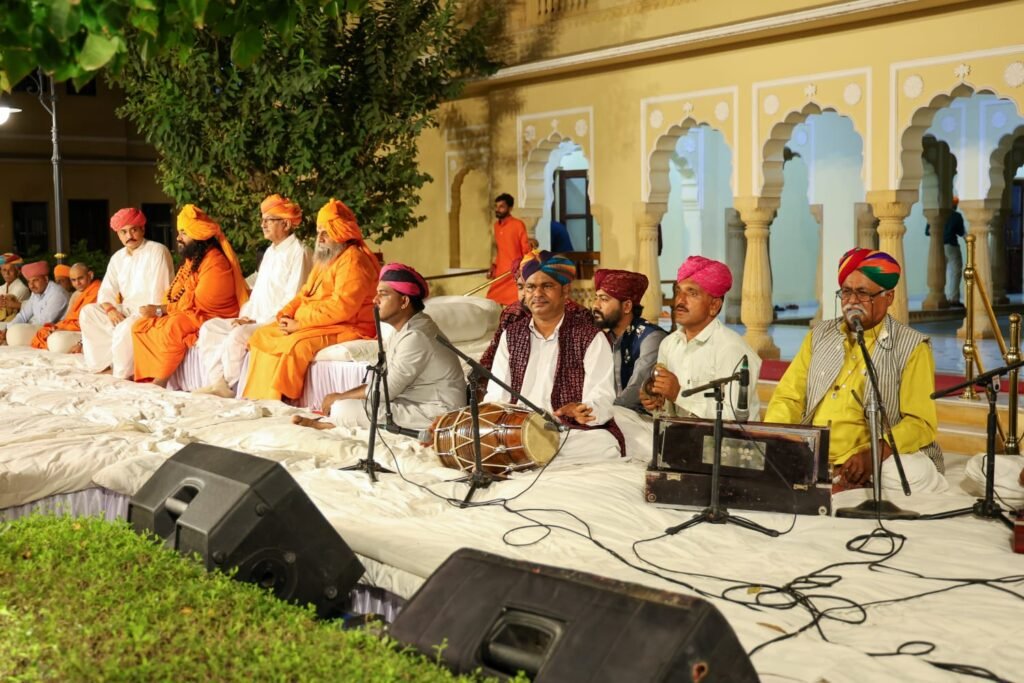 महापूर्ण कुंभ यात्रा उपरांत जसोलधाम में भव्य आशीर्वचन कार्यक्रम, श्रद्धा और भक्ति का संगम बना परिसर 1001603356