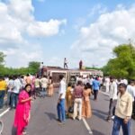 बालोतरा के कल्याणपुर में यात्रियों से भरी बस पलटी: एक युवक की मौत, 18 घायल; ड्राइवर का कंट्रोल बिगड़ने के बाद हुआ हादसा IMG 20251005 WA0049
