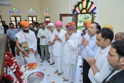 जसोल प्रबंधन समिति की बैठक में लिए गए ऐतिहासिक निर्णय,दीपावली पर्व से श्रद्धालुओं के लिए निःशुल्क पार्किंग सुविधा IMG 20251010 WA0073