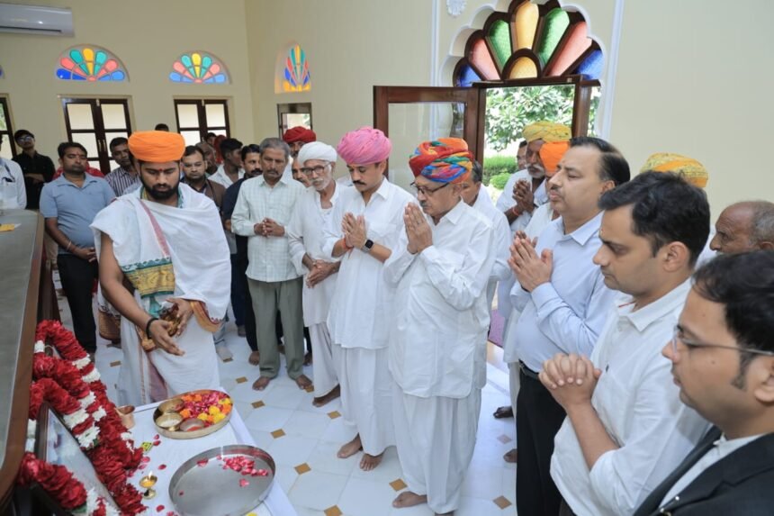 जसोल प्रबंधन समिति की बैठक में लिए गए ऐतिहासिक निर्णय,दीपावली पर्व से श्रद्धालुओं के लिए निःशुल्क पार्किंग सुविधा IMG 20251010 WA0073