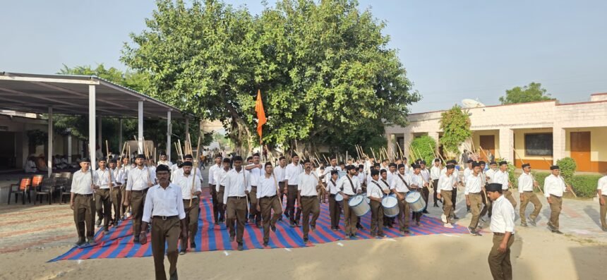 राष्ट्रीय स्वयंसेवक संघ के शताब्दी वर्ष पर तिलवाड़ा में भव्य पथ संचलन का आयोजन , पथ संचलन में 120 स्वयंसेवकों ने लिया भांग IMG 20251013 WA0040