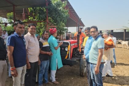 दीपावली पर समाजसेवी सत्यनारायण पोद्दार का अनूठा उपहार, गौसेवा के लिए अन्नपूर्णा गौशाला को भेंट किया ट्रैक्टर IMG 20251019 WA0053