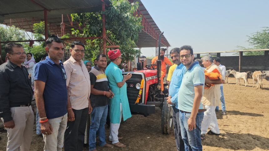 दीपावली पर समाजसेवी सत्यनारायण पोद्दार का अनूठा उपहार, गौसेवा के लिए अन्नपूर्णा गौशाला को भेंट किया ट्रैक्टर IMG 20251019 WA0053