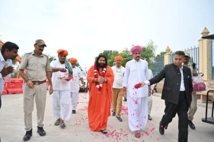 जगतगुरू गर्गाचार्य महेंद्रानंद गिरी महाराज का प्रथम आगमन जसोलधाम में भव्य स्वागत... PHOTO 02