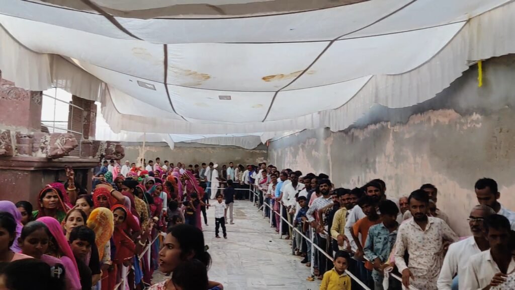 कार्तिक पूर्णिमा पर खेड़ रणछोड़राय मंदिर में भव्य अन्नकूट मेला, उमड़े हजारों श्रद्धालु 4 कार्तिक पूर्णिमा पर खेड़ रणछोड़राय मंदिर में भव्य अन्नकूट मेला, उमड़े हजारों श्रद्धालु 1001624915