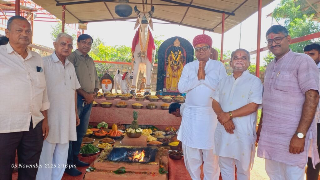 अन्नपूर्णा गौशाला में 156 व्यंजनों से निर्मित अनोखा कामधेनु अन्नकूट महोत्सव आयोजित 3 अन्नपूर्णा गौशाला में 156 व्यंजनों से निर्मित अनोखा कामधेनु अन्नकूट महोत्सव आयोजित 1001628671