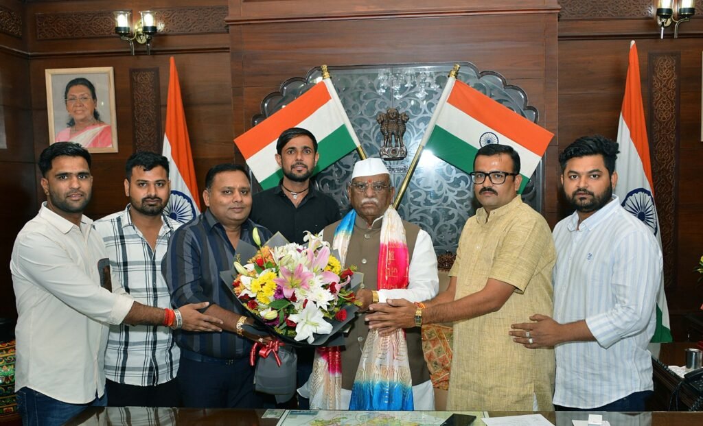 राज्यपाल हरिभाऊ बागड़े ने किया श्री श्याम महोत्सव के पोस्टर का विमोचन 2 राज्यपाल हरिभाऊ बागड़े ने किया श्री श्याम महोत्सव के पोस्टर का विमोचन 1001639965