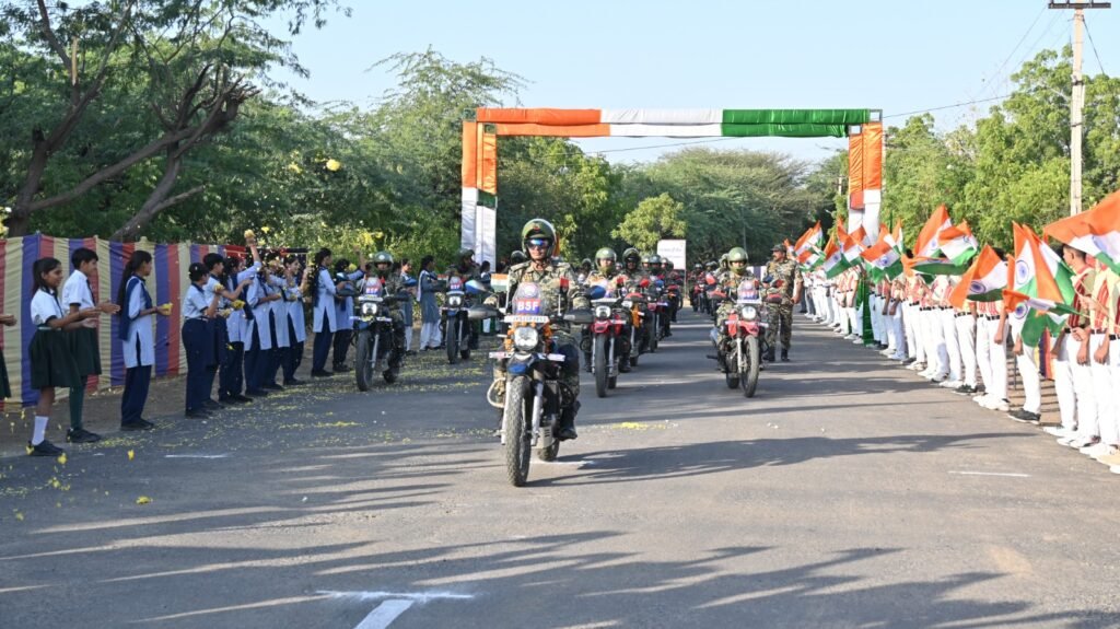 राष्ट्रीय एकता एवं नशा मुक्ति का संदेश लेकर बाड़मेर पहुंची बीएसएफ की मोटरसाइकिल रैली 1001669545