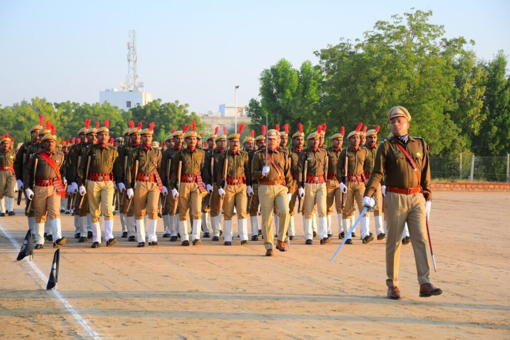 रूपिन्दर सिंघ IPS अतिरिक्त महानिदेशक पुलिस, आर्ड बटालियन एवं एस.डी.आर.एफ. राजस्थान जयपुर द्वारा पुलिस लाईन मे भव्य सैरमोनियल परेड का आयोजन 1001675979
