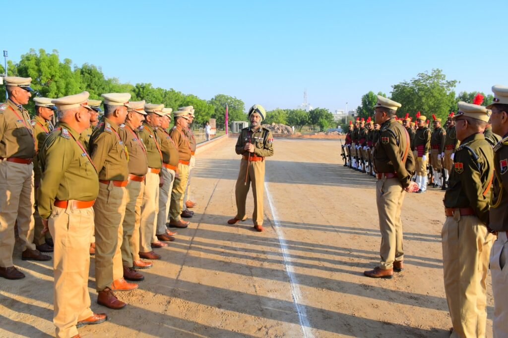 रूपिन्दर सिंघ IPS अतिरिक्त महानिदेशक पुलिस, आर्ड बटालियन एवं एस.डी.आर.एफ. राजस्थान जयपुर द्वारा पुलिस लाईन मे भव्य सैरमोनियल परेड का आयोजन 1001675994