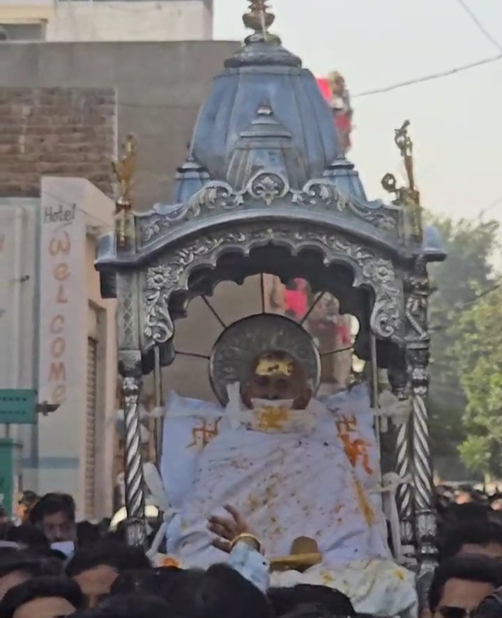 शालीभद्र महाराज ने 16 दिनों के संथारा उपवास के बाद समाधिमरण पूर्ण किया, बैकुंठ यात्रा में उमड़ा जनसैलाब 2 शालीभद्र महाराज ने 16 दिनों के संथारा उपवास के बाद समाधिमरण पूर्ण किया, बैकुंठ यात्रा में उमड़ा जनसैलाब 1001693455