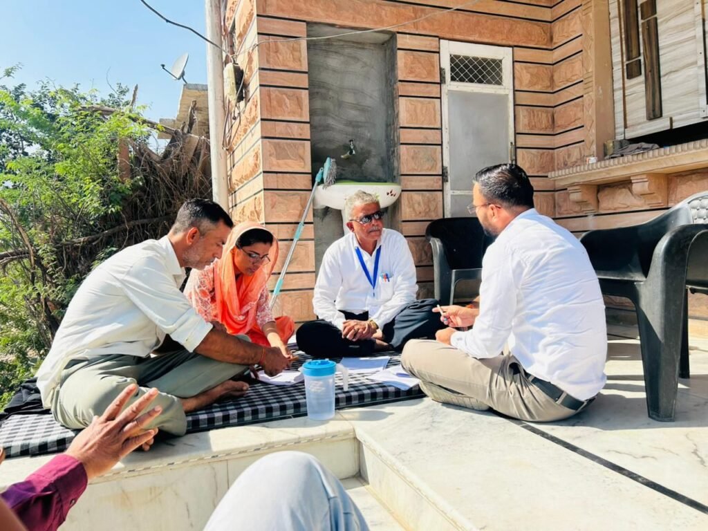 रेतीले धोरों में कई किलोमीटर पैदल चलकर एसआईआर कार्यक्रम को सफल बना रहे बीएलओ 1001702724