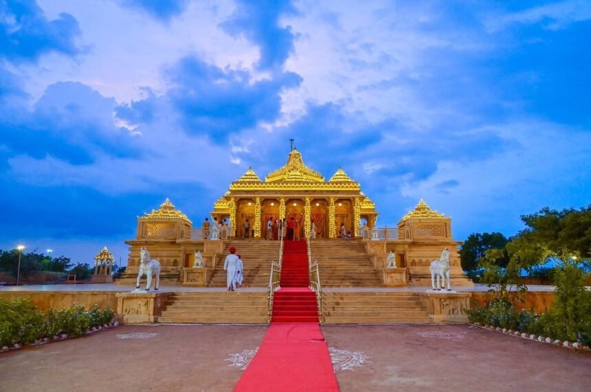 रावल मल्लीनाथ राणी रूपादे मन्दिर तिलवाड़ा में आरती समय परिवर्तन शरद की सर्दाहट संग गूंजेगी नए समय में आरती धुन IMG 20251103 WA0021