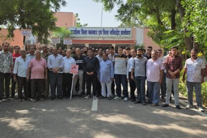 भगवान झूलेलाल पर टिप्पणी को लेकर सिंधी समाज में आक्रोश, निकाली आक्रोश रैली IMG 20251106 WA0043