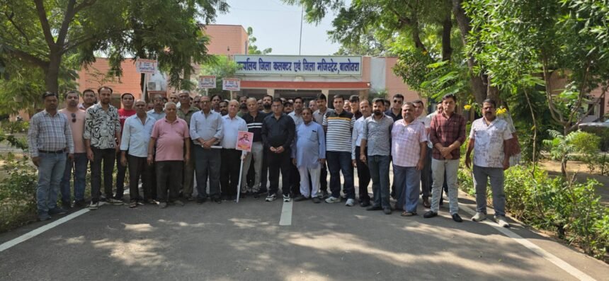 भगवान झूलेलाल पर टिप्पणी को लेकर सिंधी समाज में आक्रोश, निकाली आक्रोश रैली IMG 20251106 WA0043