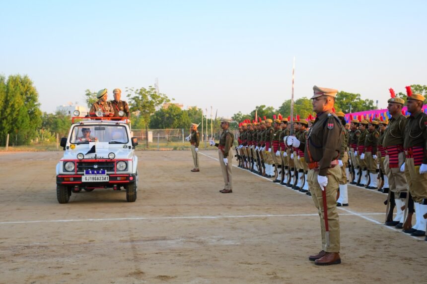 रूपिन्दर सिंघ IPS अतिरिक्त महानिदेशक पुलिस, आर्ड बटालियन एवं एस.डी.आर.एफ. राजस्थान जयपुर द्वारा पुलिस लाईन मे भव्य सैरमोनियल परेड का आयोजन IMG 20251117 WA0061