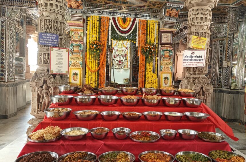 कार्तिक पूर्णिमा पर खेड़ रणछोड़राय मंदिर में भव्य अन्नकूट मेला, उमड़े हजारों श्रद्धालु  IMG 20251105 215330