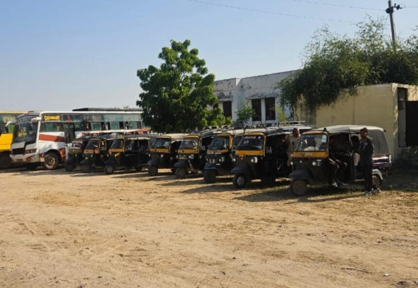 सड़क दुर्घटनाओं पर लगाम लगाने के लिए बालोतरा परिवहन विभाग की बड़ी कार्रवाई, स्कूल वैनों पर सख्ती IMG 20251115 203350