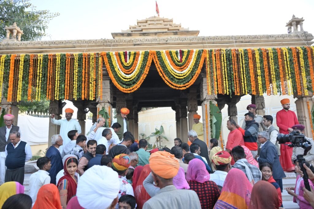 जसोलधाम में सोमनाथ ज्योतिर्लिंग के पावन अंश के दिव्य दर्शन 6 जसोलधाम में सोमनाथ ज्योतिर्लिंग के पावन अंश के दिव्य दर्शन 1001828136