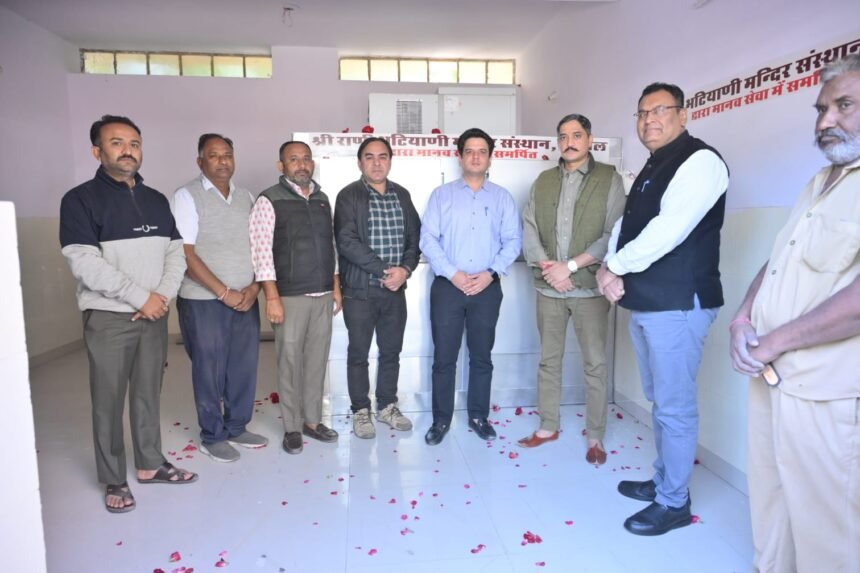 श्री राणी भटियाणी मंदिर संस्थान, जसोल ने नाहटा जिला अस्पताल, बालोतरा को 4 शव क्षमता वाला आधुनिक मोर्चरी रेफ्रिजरेटर किया भेंट IMG 20251210 WA0024