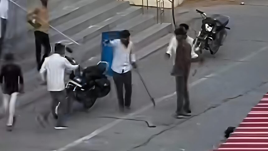 वीरात्रा माता मंदिर में फोटोग्राफी विवाद बना बवाल, लाठी-डंडों से मारपीट IMG 20251230 WA0012