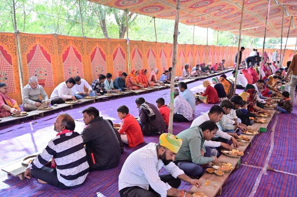 माघ शुक्ल पक्ष त्रयोदशी पर जसोलधाम में उमड़ा श्रद्धालुओं का सैलाब 7 माघ शुक्ल पक्ष त्रयोदशी पर जसोलधाम में उमड़ा श्रद्धालुओं का सैलाब 1001993683