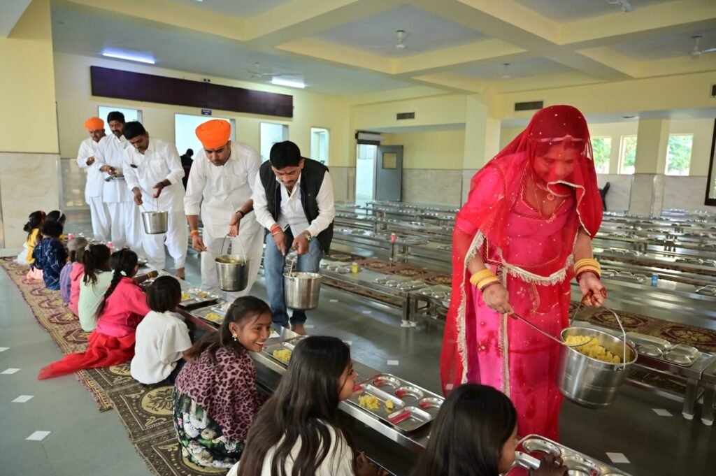 माघ शुक्ल पक्ष त्रयोदशी पर जसोलधाम में उमड़ा श्रद्धालुओं का सैलाब 4 माघ शुक्ल पक्ष त्रयोदशी पर जसोलधाम में उमड़ा श्रद्धालुओं का सैलाब 1001993692