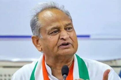 बाड़मेर–बालोतरा जिला सीमा फेरबदल पर अशोक गहलोत का तीखा हमला, फैसले को बताया जनविरोधी और सियासी चाल IMG 20260105 WA0003