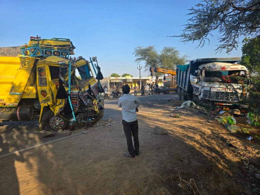 सिणधरी–बाड़मेर सड़क पर ट्रकों की आमने-सामने भिड़ंत, दो घायल, एक की हालत गंभीर IMG 20260107 WA0011