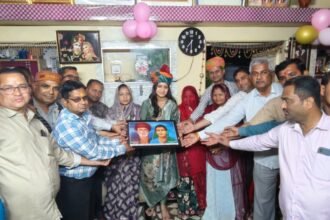 अमेरिका से पायलट प्रशिक्षण लेकर लौटी आयशा पंवार का माली सैनी अधिकारी–कर्मचारी संघ ने किया भव्य स्वागत 1003525517