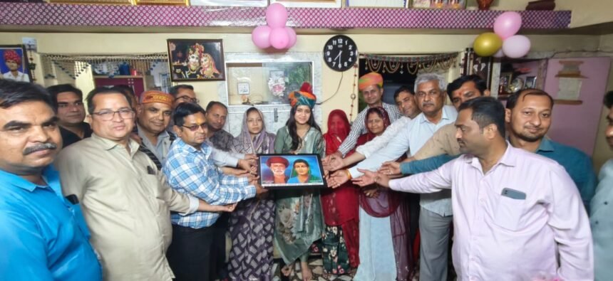 अमेरिका से पायलट प्रशिक्षण लेकर लौटी आयशा पंवार का माली सैनी अधिकारी–कर्मचारी संघ ने किया भव्य स्वागत 1003525517