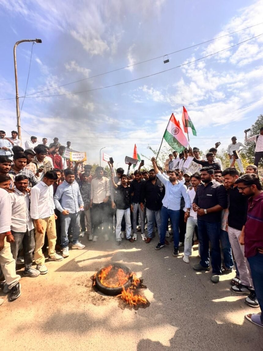 एमबीआर कॉलेज की खेल मैदान भूमि आवंटन पर छात्रों का विरोध, मुख्यमंत्री के नाम सौंपा ज्ञापन 19805186 f24c 4536 9491 50ea6d842e6e