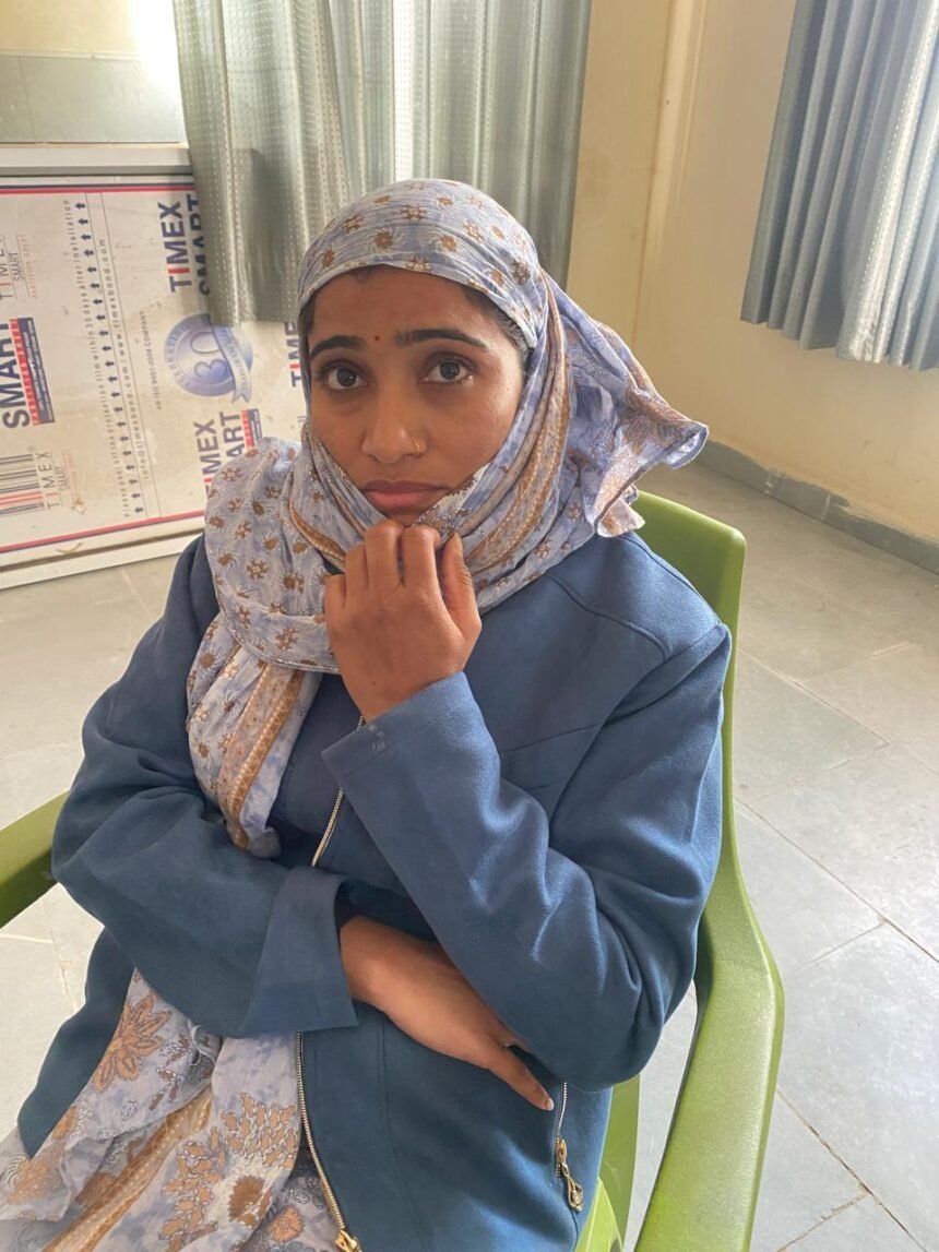 सीकर में रिश्वत लेते पटवारी रंगे हाथों गिरफ्तार, एसीबी की ट्रैप कार्रवाई से मचा हड़कंप 1 सीकर में रिश्वत लेते पटवारी रंगे हाथों गिरफ्तार, एसीबी की ट्रैप कार्रवाई से मचा हड़कंप IMG 20260202 WA0038