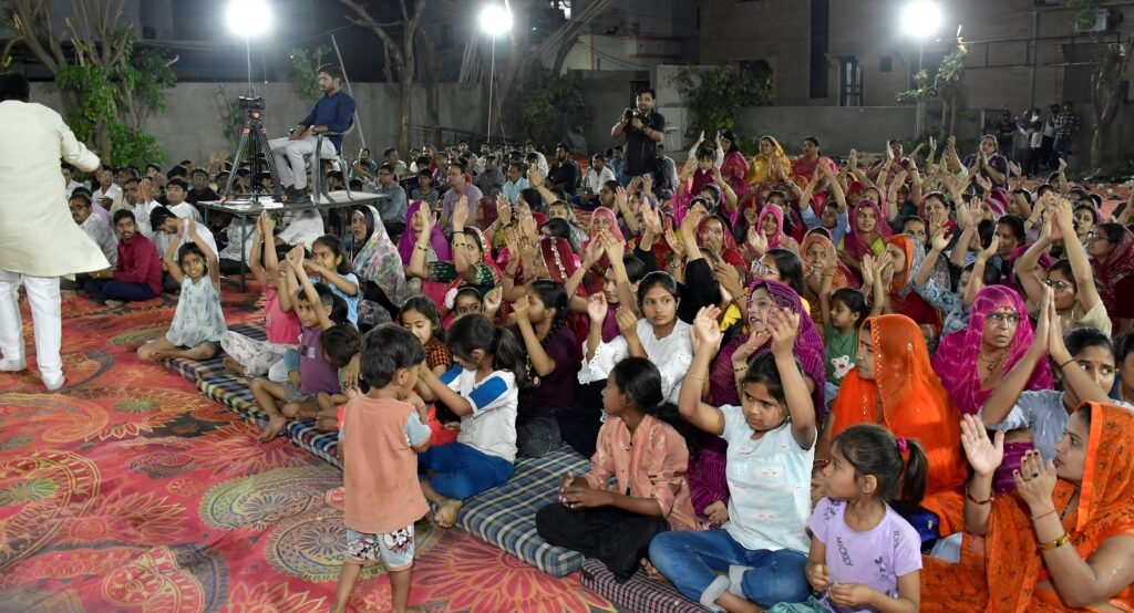 भव्य फाल्गुन महोत्सव में झूमे श्याम भक्त, ‘एक शाम बाबा श्याम के नाम’ में उमड़ा आस्था का सैलाब 2 भव्य फाल्गुन महोत्सव में झूमे श्याम भक्त, ‘एक शाम बाबा श्याम के नाम’ में उमड़ा आस्था का सैलाब 1002109670