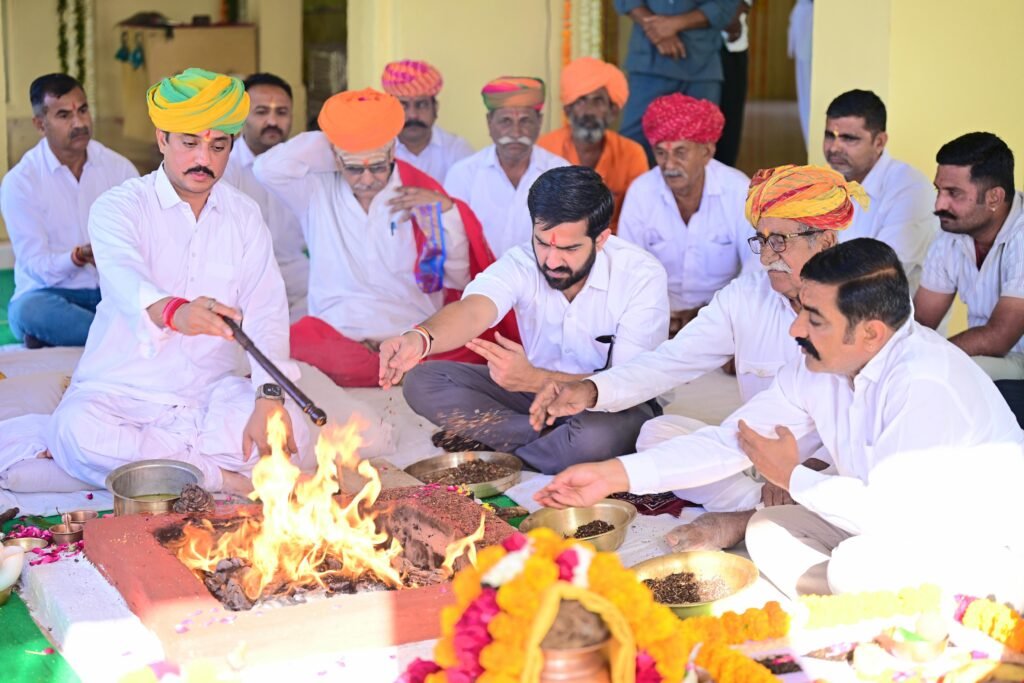 श्री रावल मल्लीनाथ जी के 708वें जन्मोत्सव पर तिलवाड़ा में भव्य धार्मिक एवं सांस्कृतिक आयोजन 3 श्री रावल मल्लीनाथ जी के 708वें जन्मोत्सव पर तिलवाड़ा में भव्य धार्मिक एवं सांस्कृतिक आयोजन 1002141829