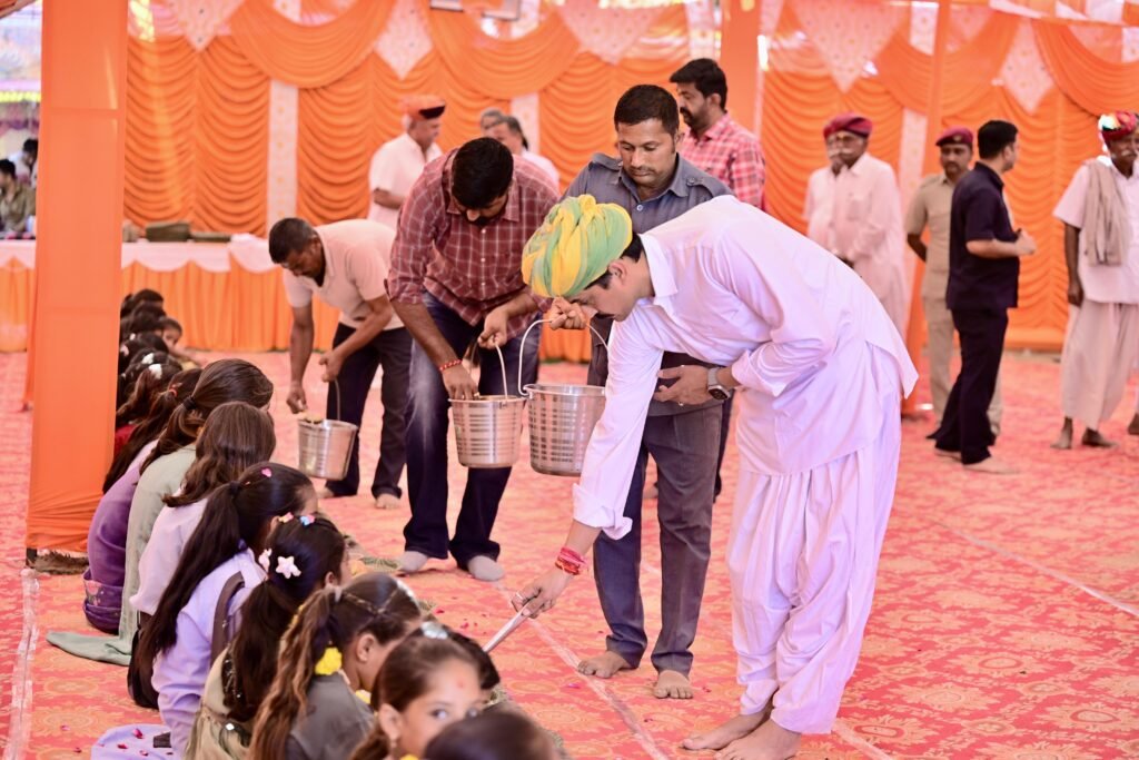 श्री रावल मल्लीनाथ जी के 708वें जन्मोत्सव पर तिलवाड़ा में भव्य धार्मिक एवं सांस्कृतिक आयोजन 2 श्री रावल मल्लीनाथ जी के 708वें जन्मोत्सव पर तिलवाड़ा में भव्य धार्मिक एवं सांस्कृतिक आयोजन 1002141831